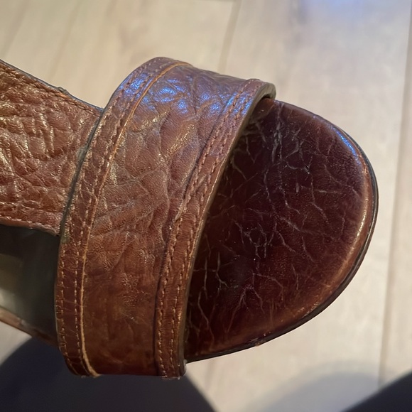 TORY BURCH Teagan Stingray Brown Leather Caged T Strap Sandals Heels Sz 6.5 - Picture 11 of 12